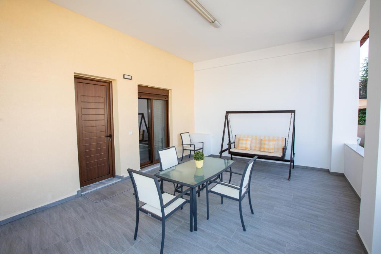 Modern Lake View Apartment Ioannina Exterior photo